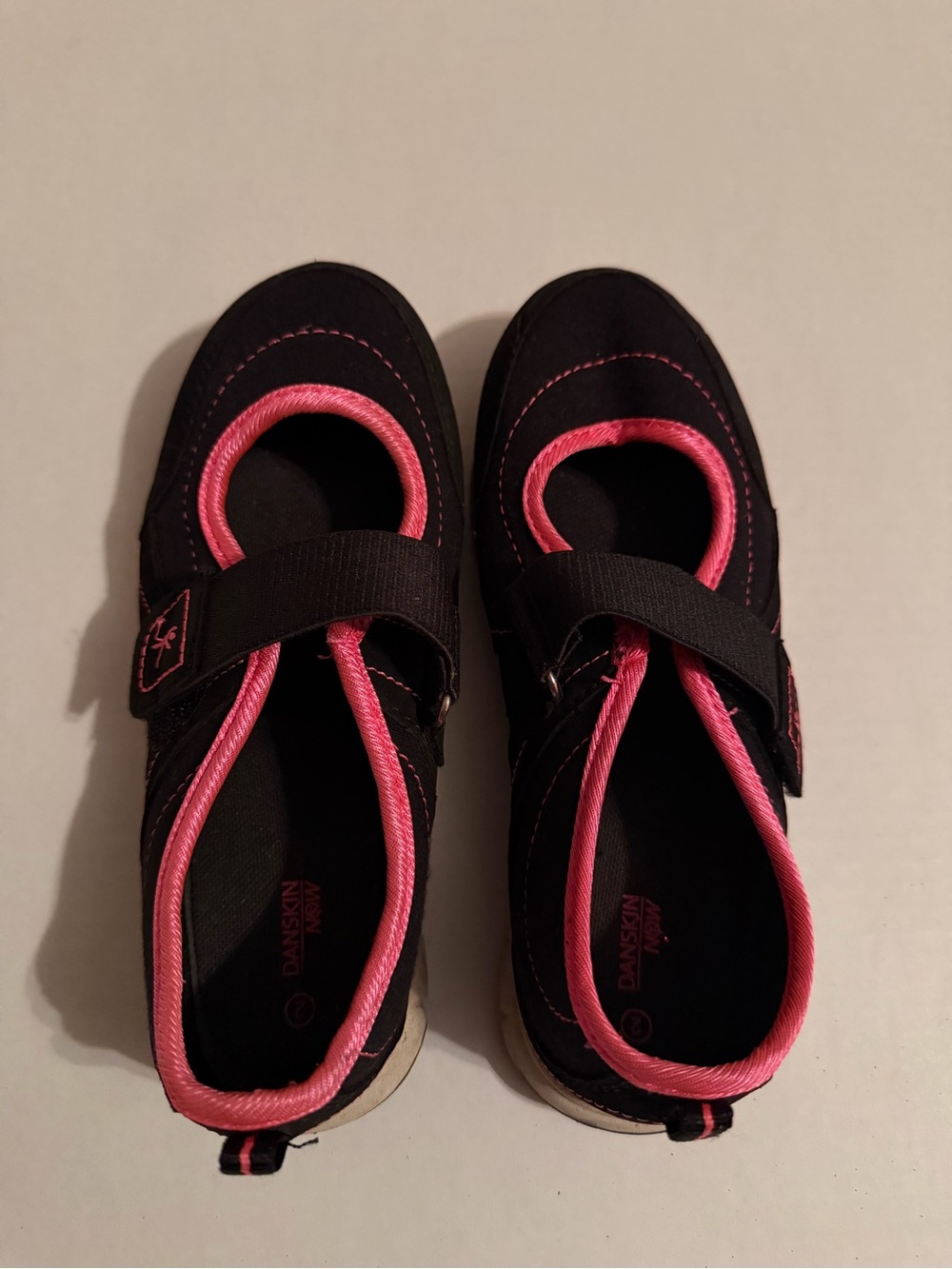 #190!Danskin Black with Pink Trim Girls' Mary Jane Sneakers